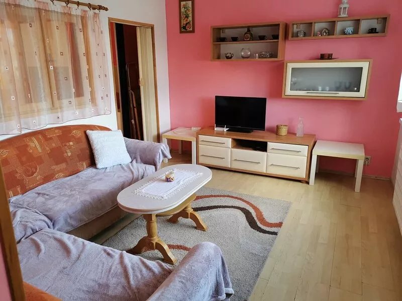Renovated apartment overlooking a quiet location