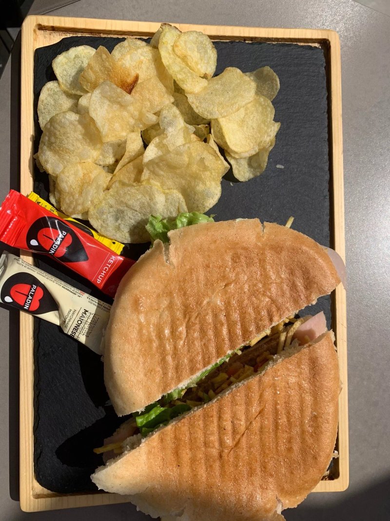 Quintinos Pao Quente Pizzaria E Pastelaria