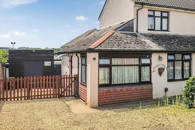 Black Pan Holiday Cottage