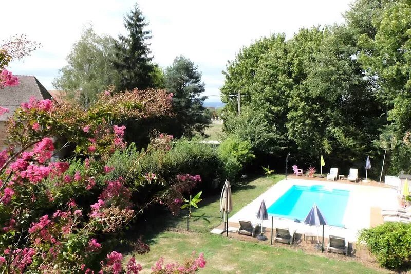 Cottage 10 people in a park with swimming pool