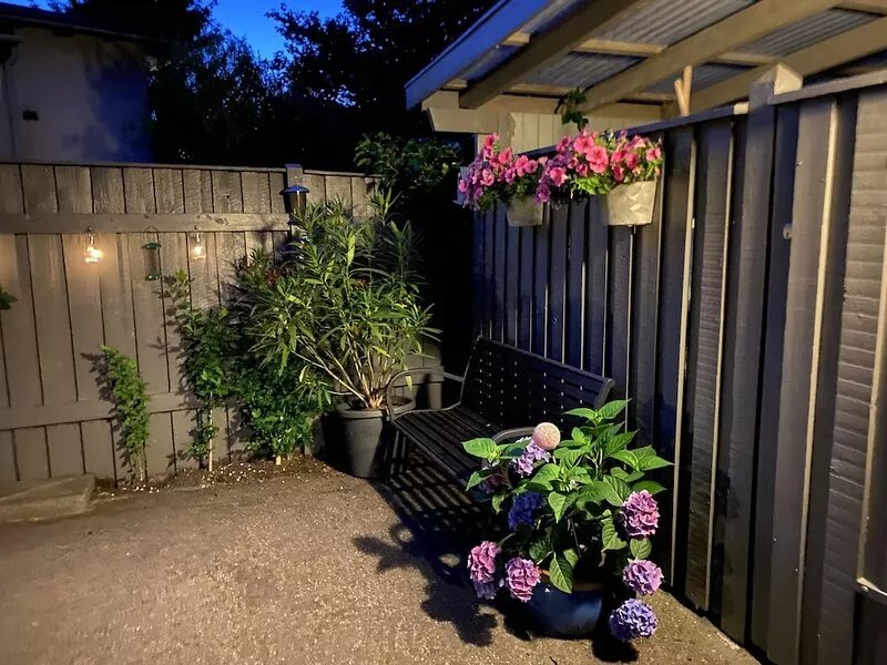 NICE STUDIO APARTMENT NEAR BEACH, AIRPORT AND METRO