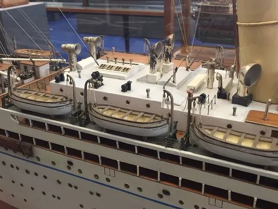 Lloyd. Le navi di Trieste nel Mondo