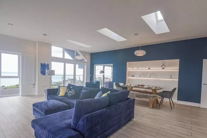 THE PENTHOUSE, pet friendly, character holiday cottage in Scarborough