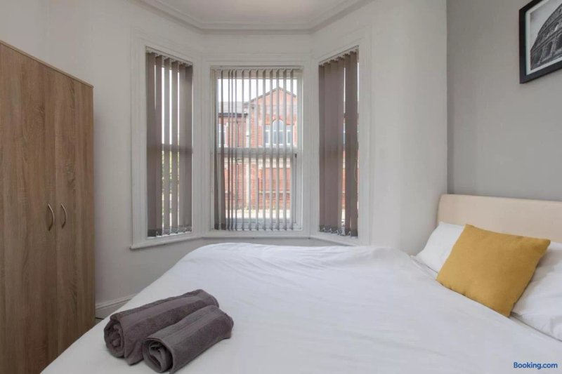 Townhouse @ 27 Electricity St Crewe