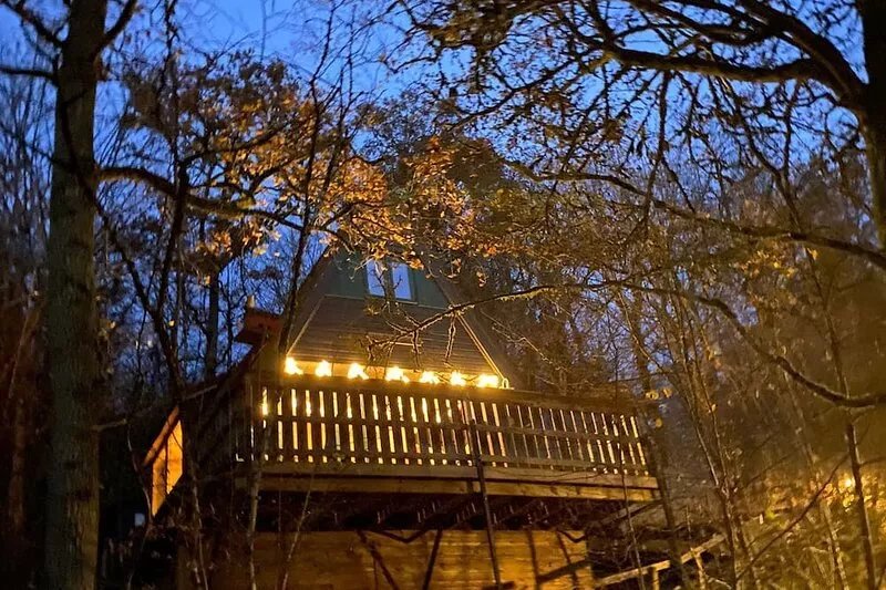 A chalet on a hill in the forest, with a beautiful view of the Ardennes.