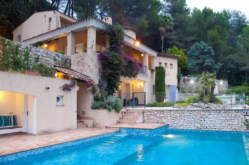 Spectacular hilltop villa near Cannes overlooking the Cap d’Antibes