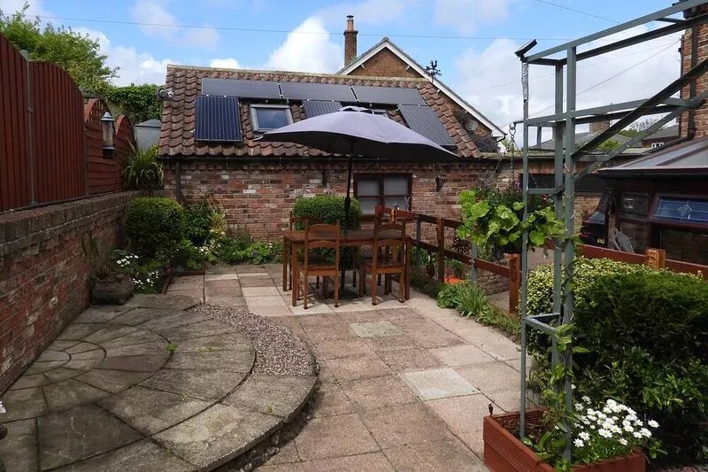 ERIC HOUSE, family friendly, with open fire in Filey