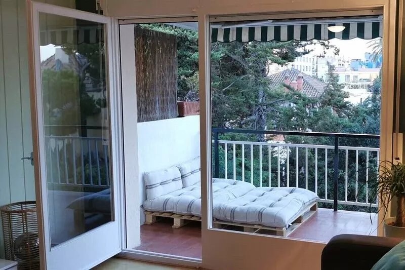 Apartment with large terrace and less than 50 meters from the beach