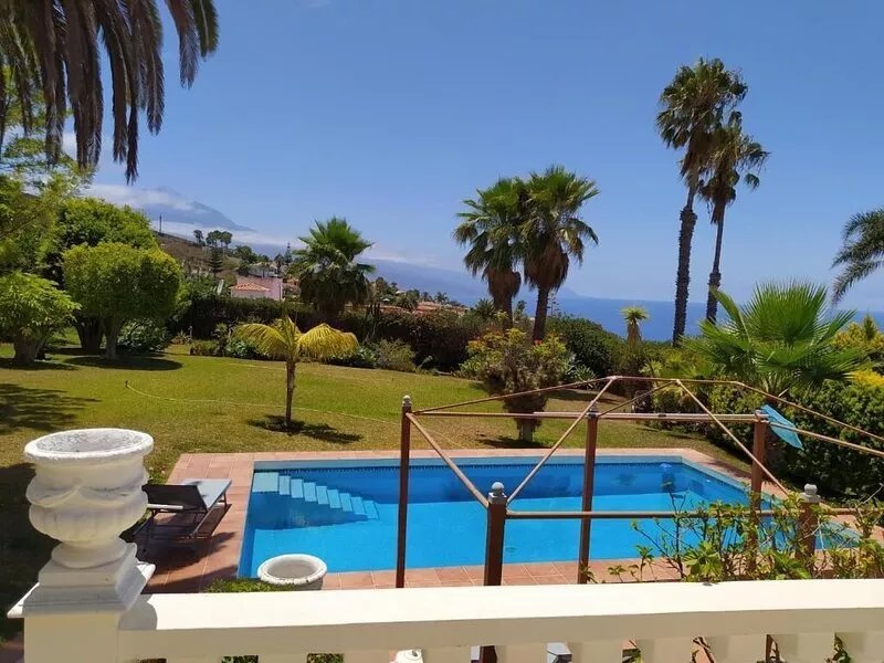 Villa  Carioca - with private pool, marvelous garden and amazing ocean view