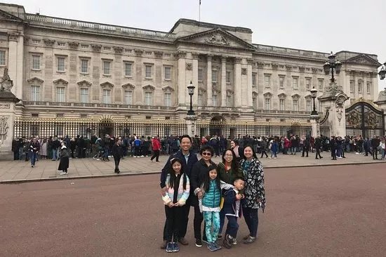 Pink Umbrella London Tours