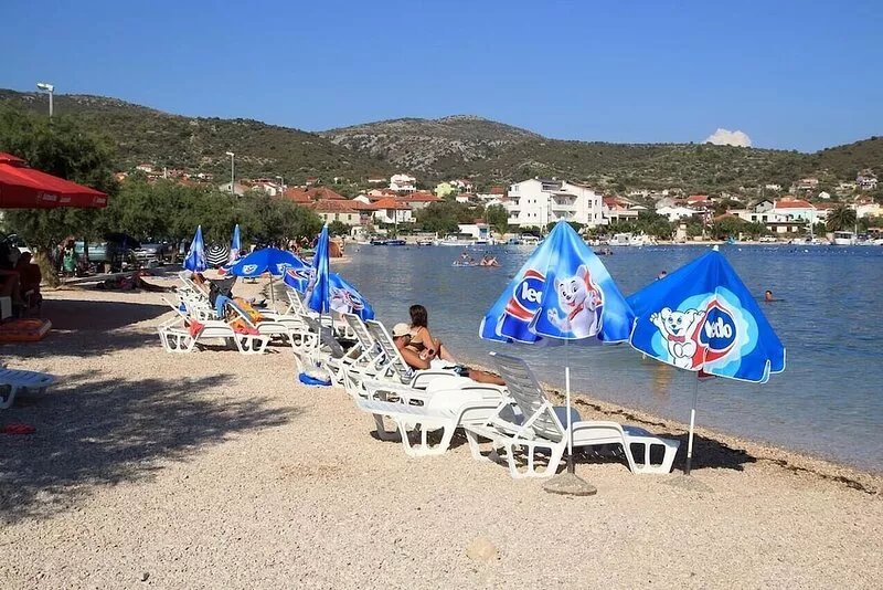 One bedroom apartment with terrace and sea view Vinišće, Trogir (A-5229-a)