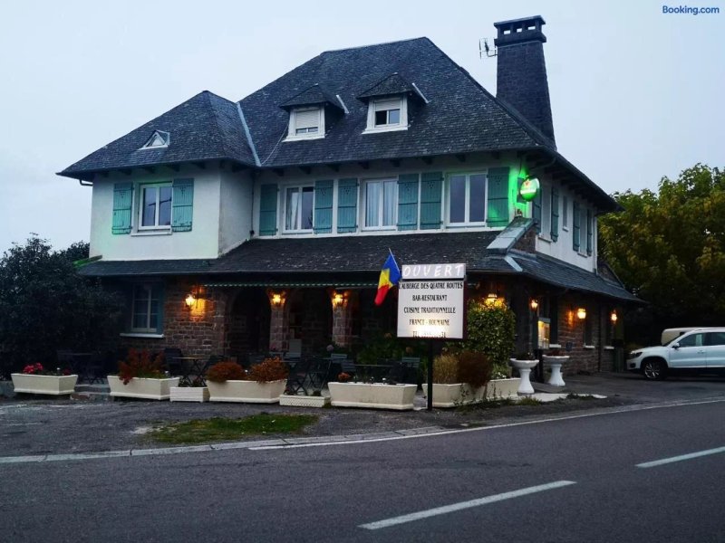 L'auberge Des Quatre Routes