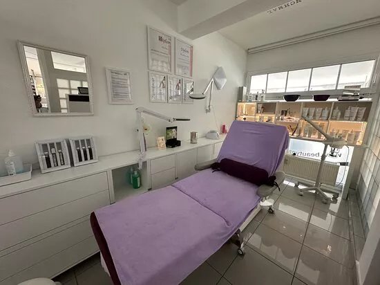 Beauty & Nails - Ihr Studio fur & mit Hand und Fuss!