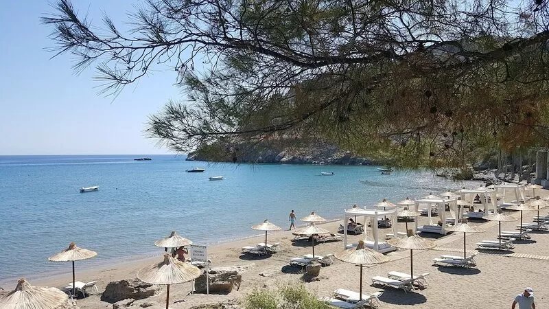 Villa with own pool, beautiful sea views, 2 minutes walk to beach