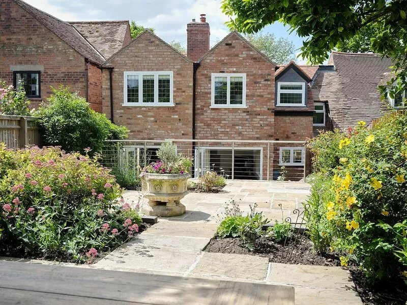 67 BRIDGE END, pet friendly, luxury holiday cottage in Warwick