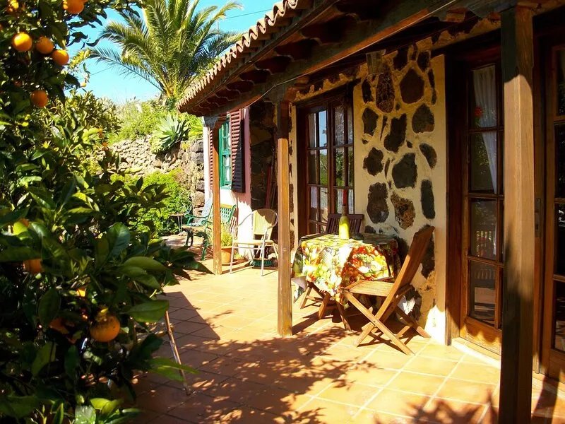 Gorgeous, quiet holiday home on a organic orange-finca, sea view