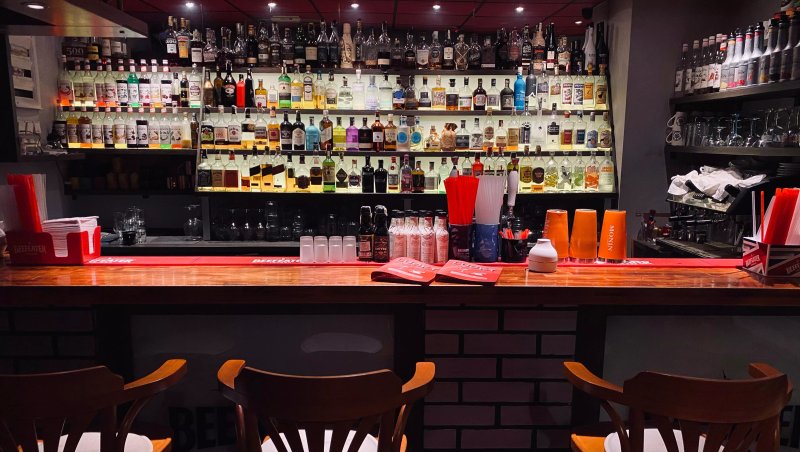LUCKY Cocktail & Coffee Bar