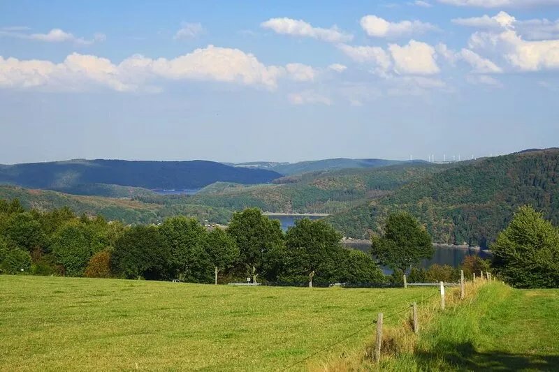 Fantastic maisonette apartment on a south-facing slope above the Rursee in
