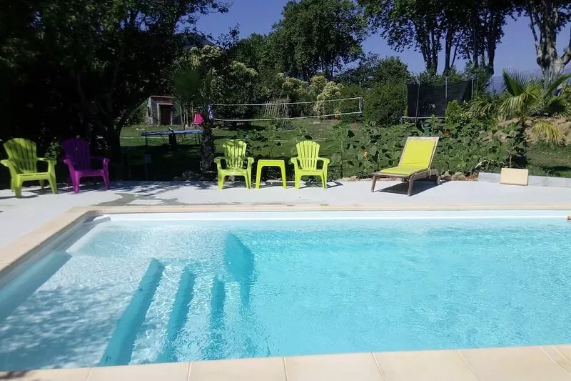 single-storey house, swimming pool, landscaped garden 20 mins from the sea, 15
