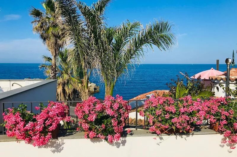 Blue 54 - Seaside house with terraces overlooking the sea, Etna and Taormina