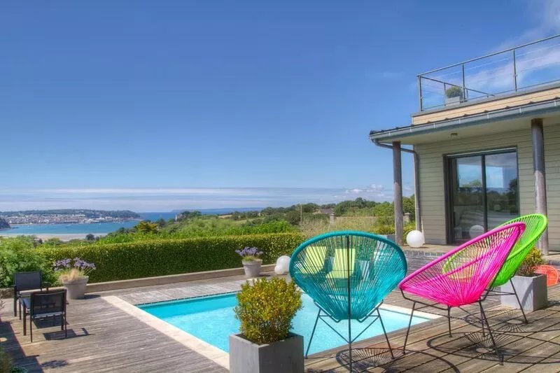 Exceptional house overlooking the Bay of Douarnenez 2 steps from the beach of