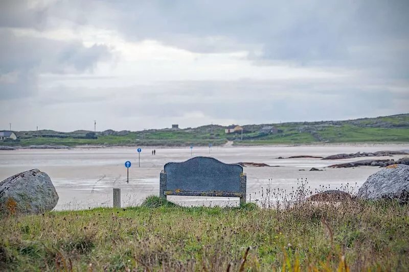 Cottage 383 - Claddaghduff - sleeps 8 guests  in 4 bedrooms