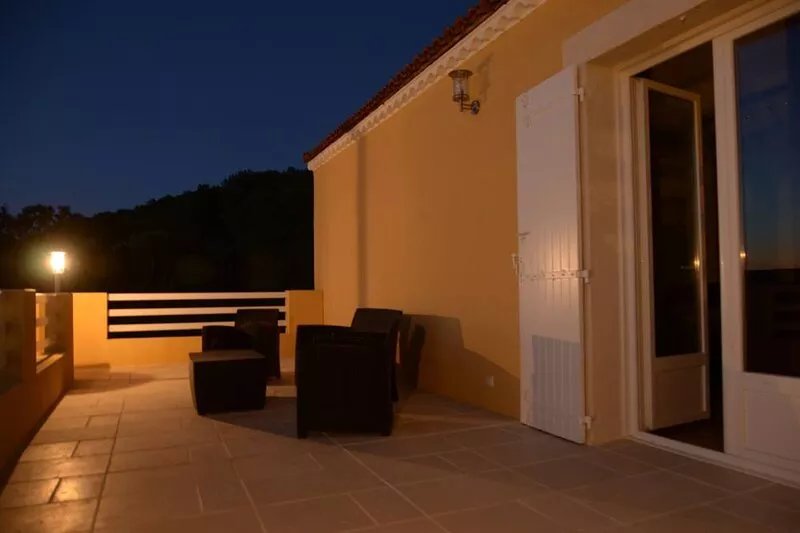 Magnificent Villa with dominant view and heated swimming pool