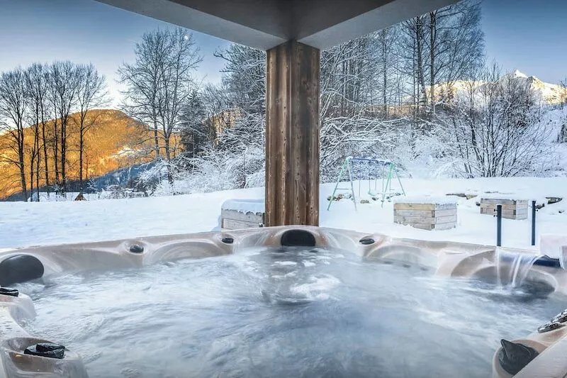 Chalet Woodman - alpine base for 14, spa & great views - OVO Network