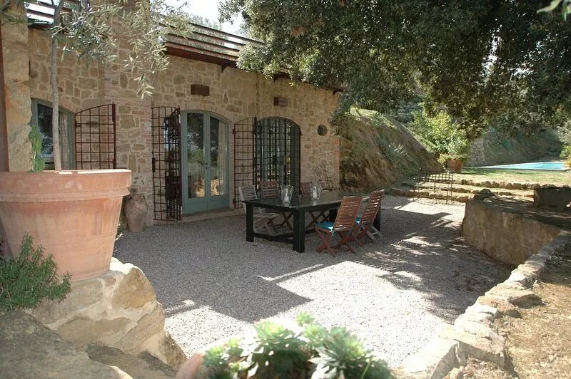 Hilltop house in the heart of Tuscany with private pool