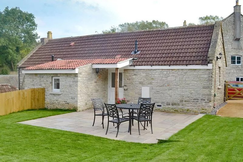 2 bedroom accommodation in Marksbury, near Bath