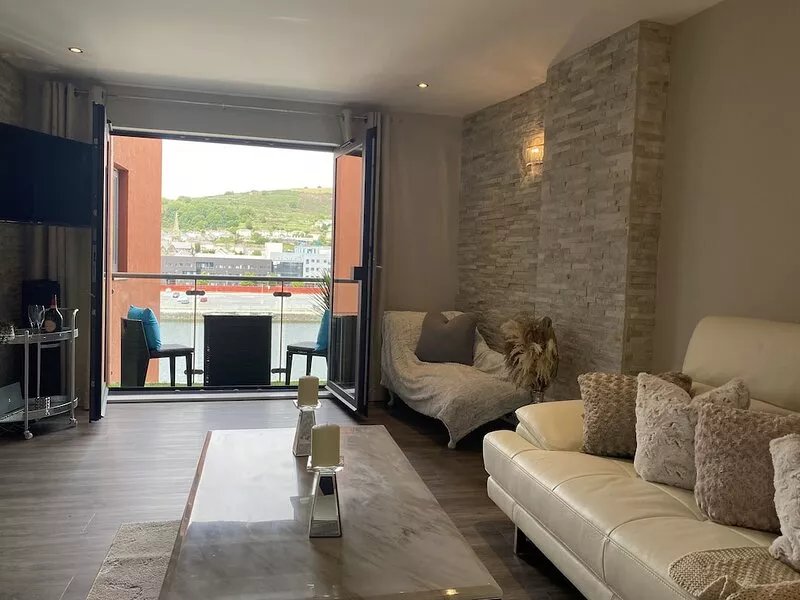 Hideaway Bay - Luxurious 1-Bedroom Apartment