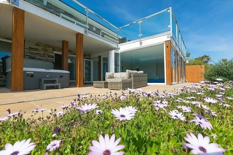 Luxury spacious sea front house with indoor swimming pool