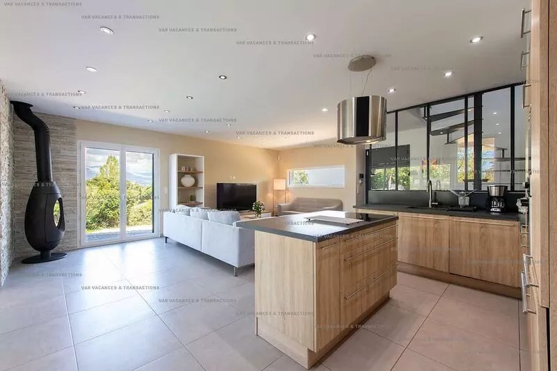 Villa swimming pool, air conditioning, garden, barbecue, internet, renovated in