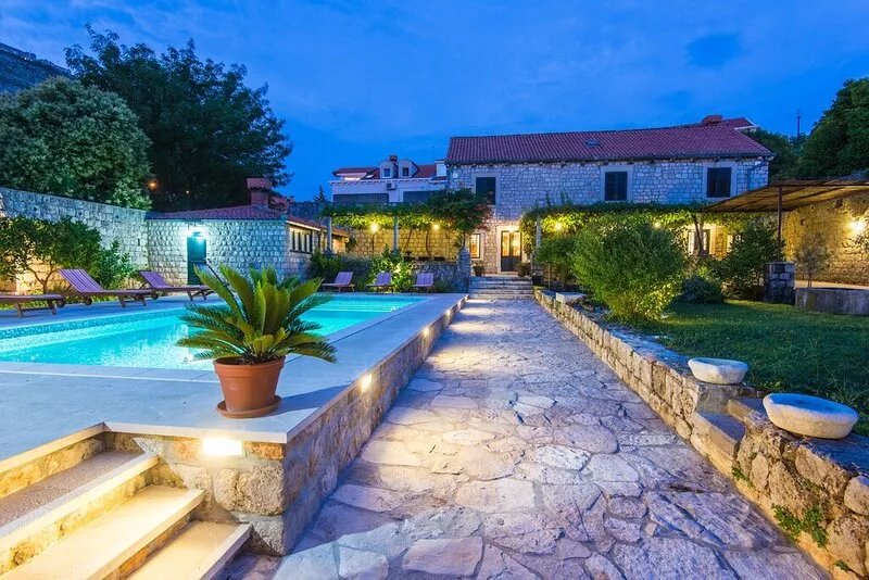 Property with a swimming pool, rare find within walking distance to Old Town