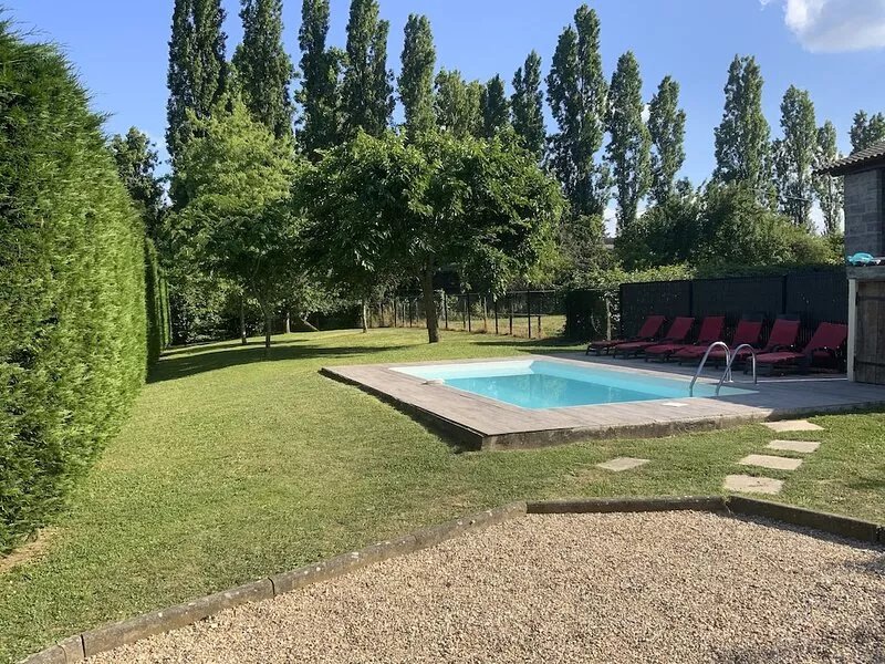 Enclosed air-conditioned house near St Emilion with garden and private pool