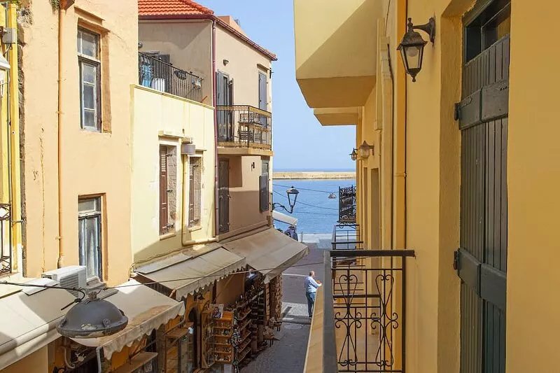 Modern apartment, in the heart of the Old Harbour of Chania, 50m from the sea!