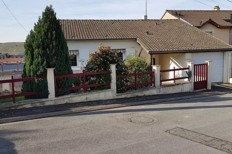 Gite with vineyard view for 6 people.