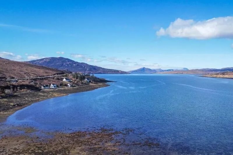 The Cottar; an ancestral & traditional house just 2m from the sea.
