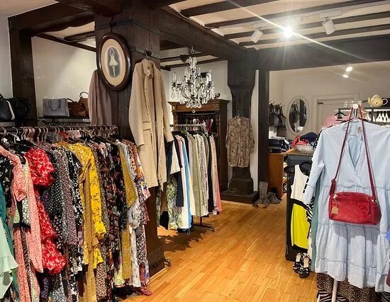 Dress & Living (1st And 2nd Hand)