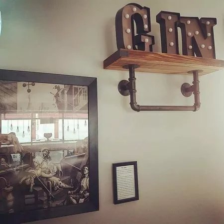 Mad Alice's Micro Bar