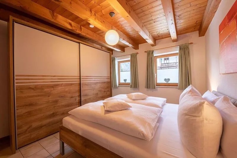 "Alpen Chalet" with magnificent mountain view in Garmisch-Partenkirchen