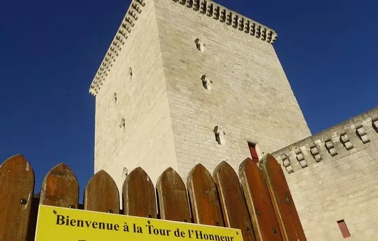 La Tour de l'Honneur, son musee et son jardin medieval