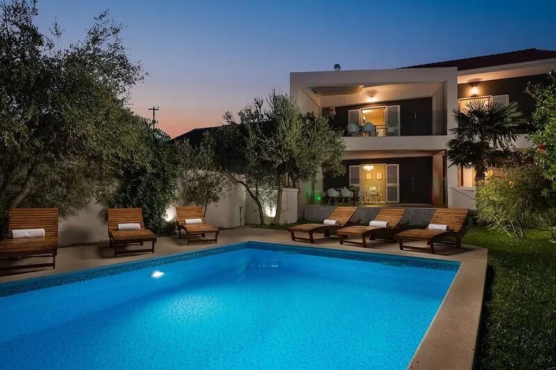 Beautiful apartment for 7 people with pool!