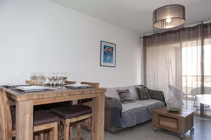 T2 ideally located in Calvi, for 2 people, parking, Fiber, Linen
