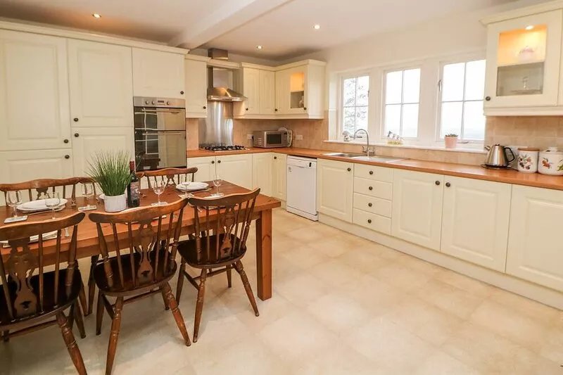LOWER COWDEN FARM, pet friendly, with a garden in Bakewell