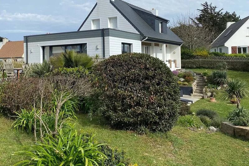 Côte de Granit Rose 100 m from a sandy beach house renovated in 2016