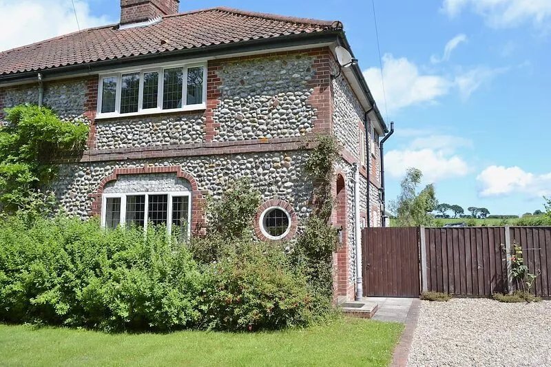 2 bedroom accommodation in Thorpe Market