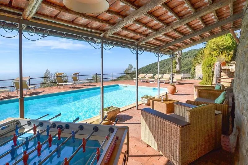 7 bedroom accommodation in Castiglion F. AR