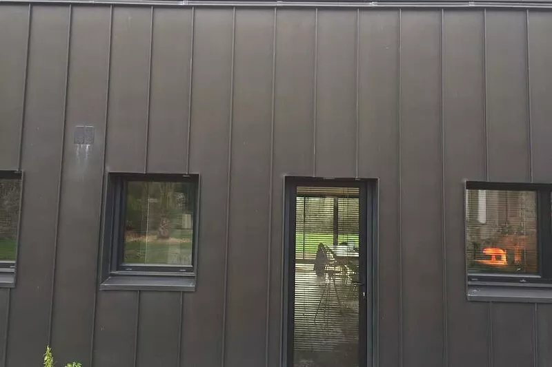 The black house on the golf j