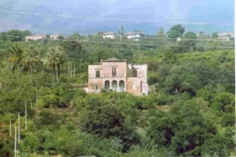 CASALE DELLE PALME IN THE QUIET OF THE COURTYARD 2,5KM FROM THE SEA